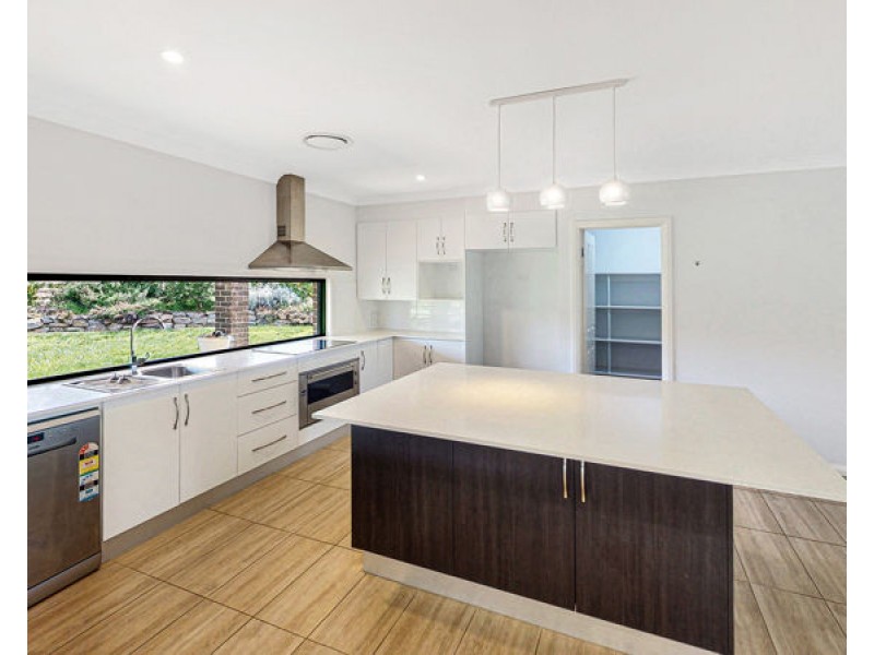 8 Smythe Rd, Junee NSW 2663