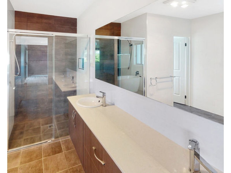 8 Smythe Rd, Junee NSW 2663