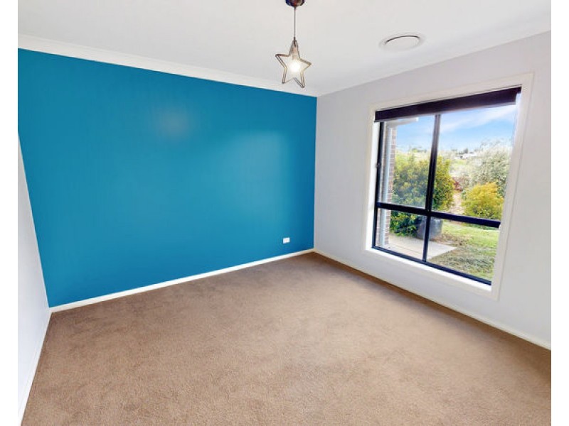 8 Smythe Rd, Junee NSW 2663