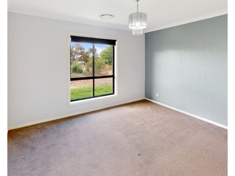 8 Smythe Rd, Junee NSW 2663