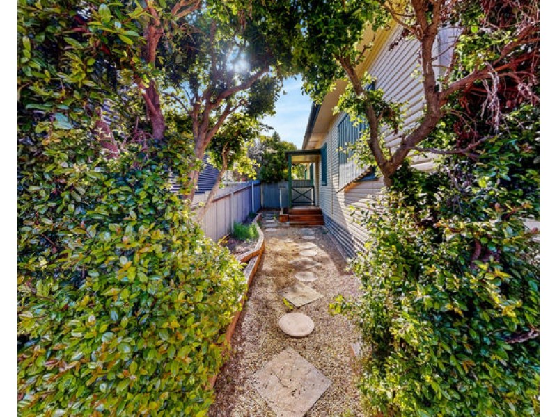 23 Railway Pde, Junee NSW 2663