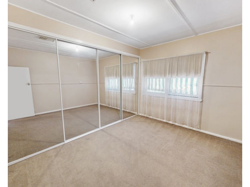 23 Railway Pde, Junee NSW 2663