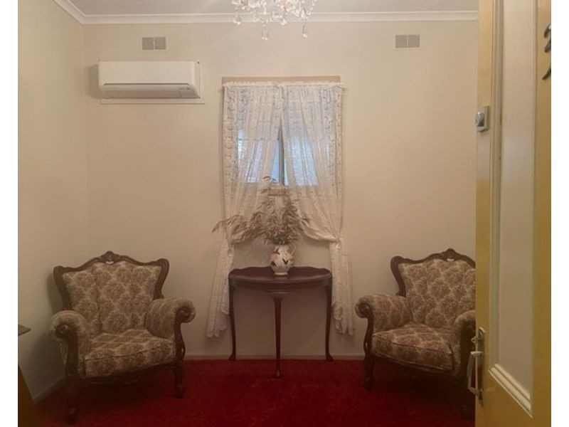 Room 3 The Loftus, Junee NSW 2663