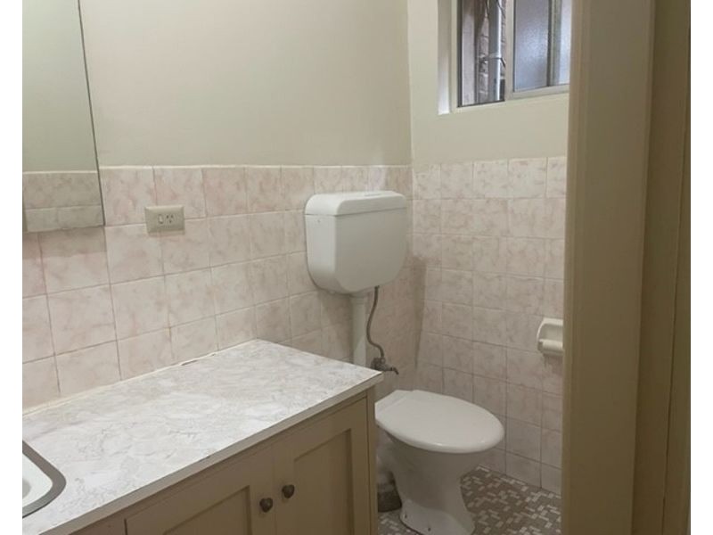 Room 3 The Loftus, Junee NSW 2663