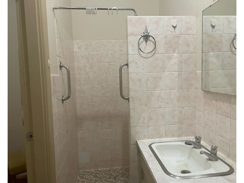 Room 3 The Loftus, Junee NSW 2663