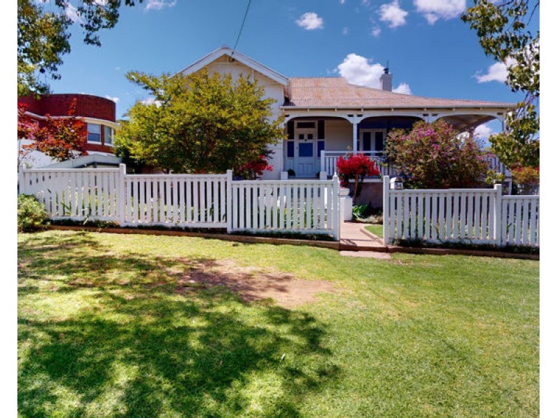 54 Commins Street, Junee NSW 2663