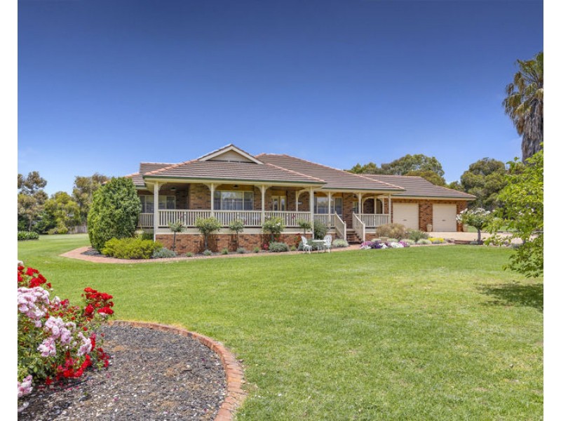 4 Smythe Road, Junee NSW 2663
