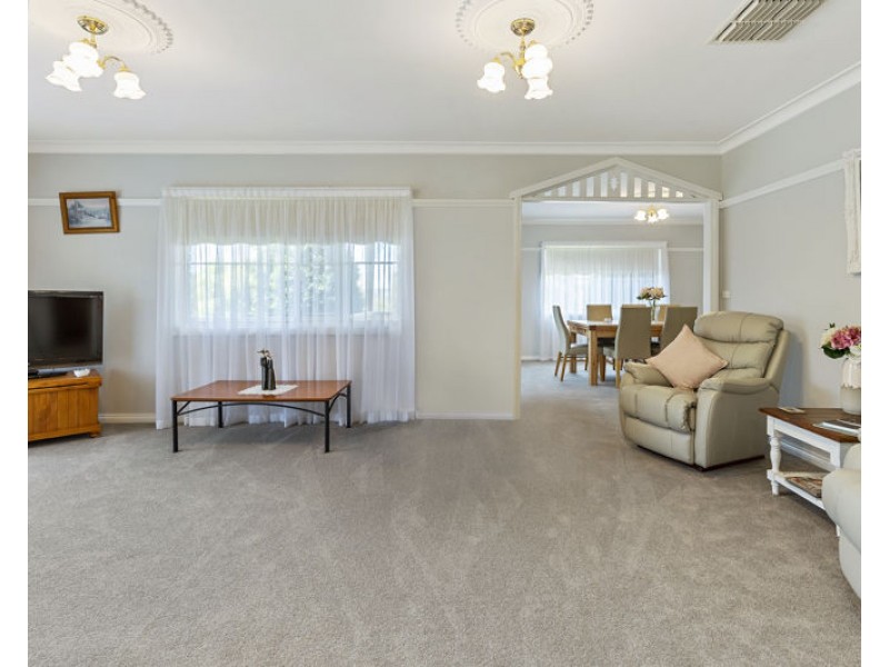 4 Smythe Road, Junee NSW 2663