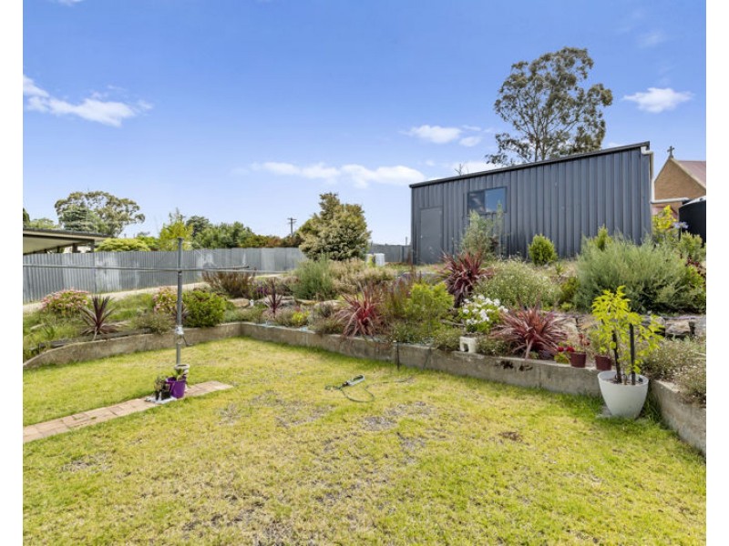 11 Kitchener Street, Junee NSW 2663