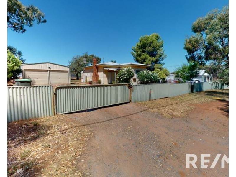 9 Wallace Street, Coolamon NSW 2701
