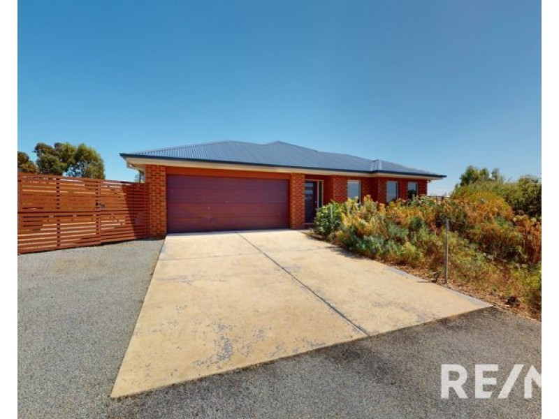 12 Taylor Street, Junee NSW 2663