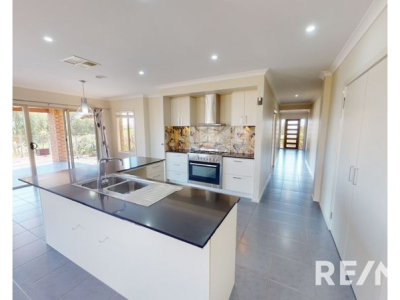 12 Taylor Street, Junee NSW 2663