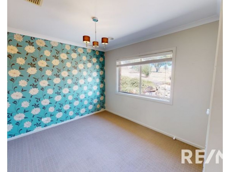 12 Taylor Street, Junee NSW 2663