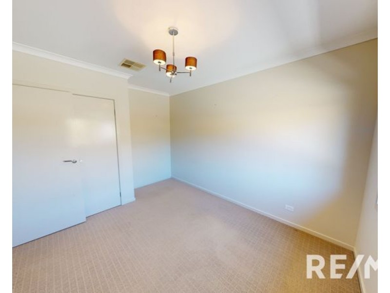 12 Taylor Street, Junee NSW 2663