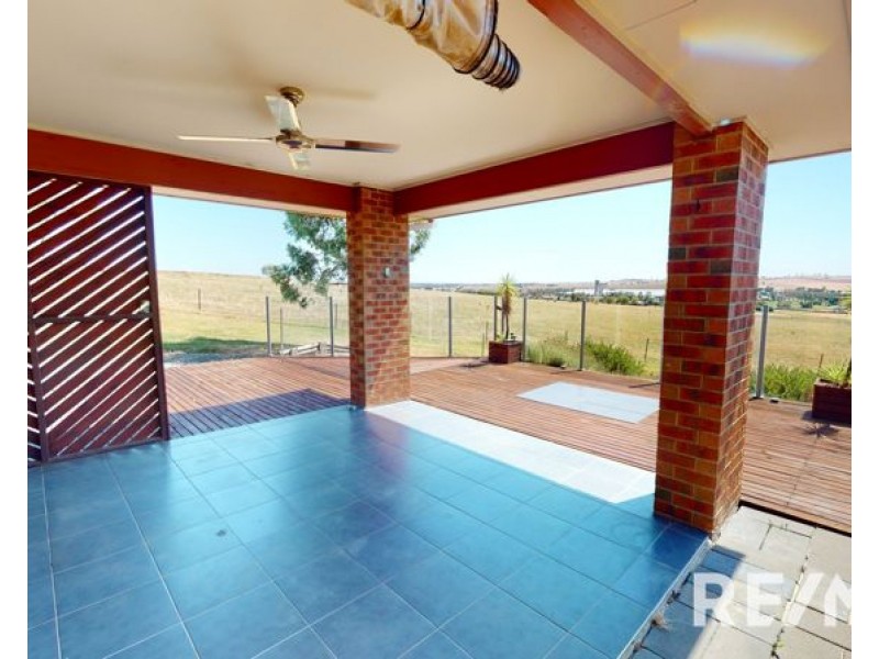 12 Taylor Street, Junee NSW 2663