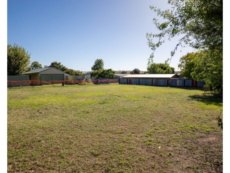 12 Illabo Road, Junee NSW 2663