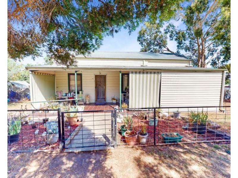 12 Illabo Road, Junee NSW 2663