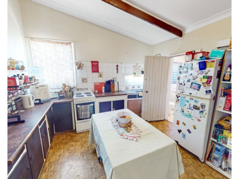 12 Illabo Road, Junee NSW 2663