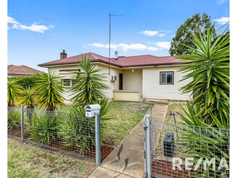 7 Gloucester Street, Junee NSW 2663