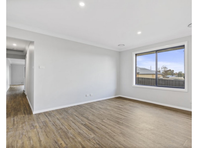 6 Waterworks Road, Junee NSW 2663