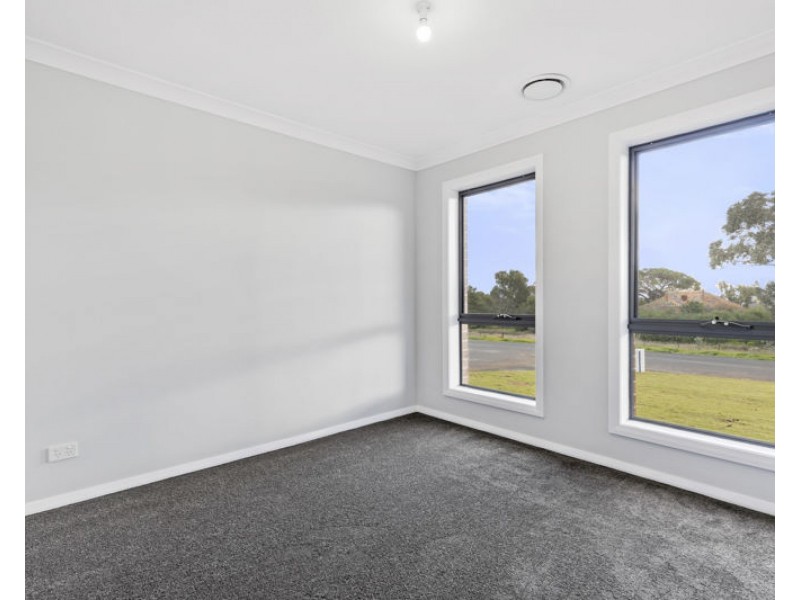 6 Waterworks Road, Junee NSW 2663