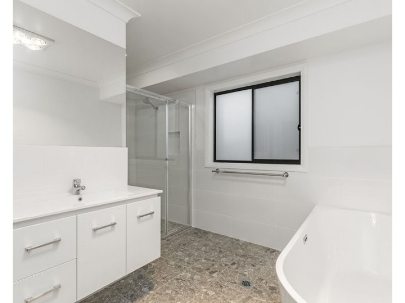 6 Waterworks Road, Junee NSW 2663