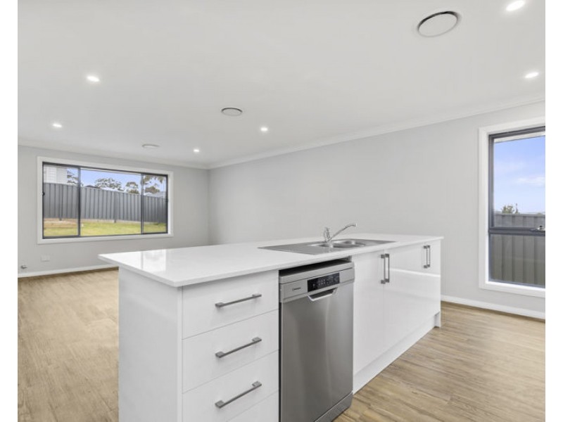 6 Waterworks Road, Junee NSW 2663