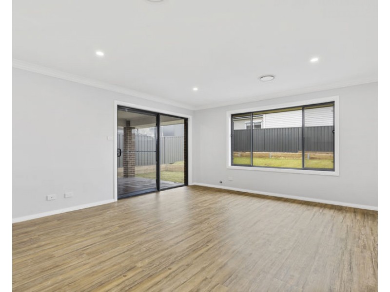 6 Waterworks Road, Junee NSW 2663