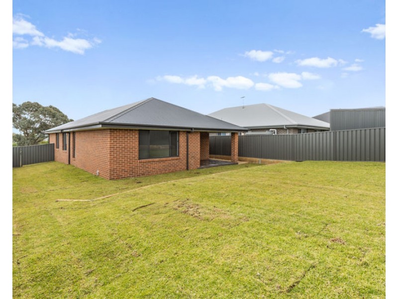 6 Waterworks Road, Junee NSW 2663