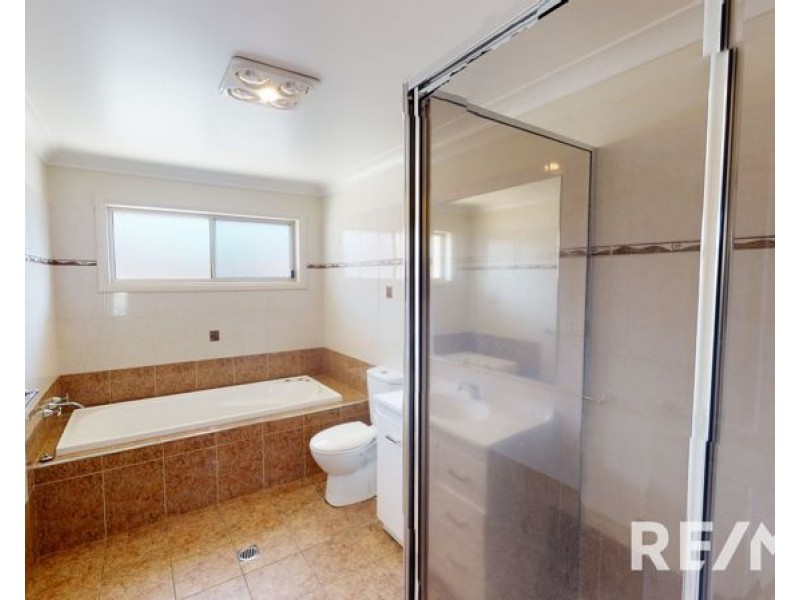 35 Pitt Street, Junee NSW 2663