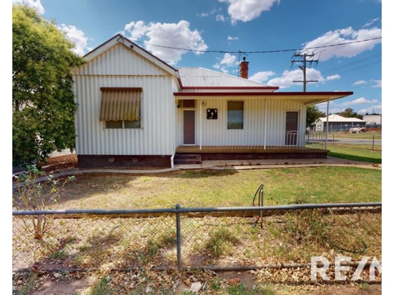 24 Florence Street, Junee NSW 2663