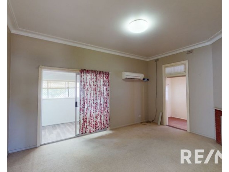 24 Florence Street, Junee NSW 2663