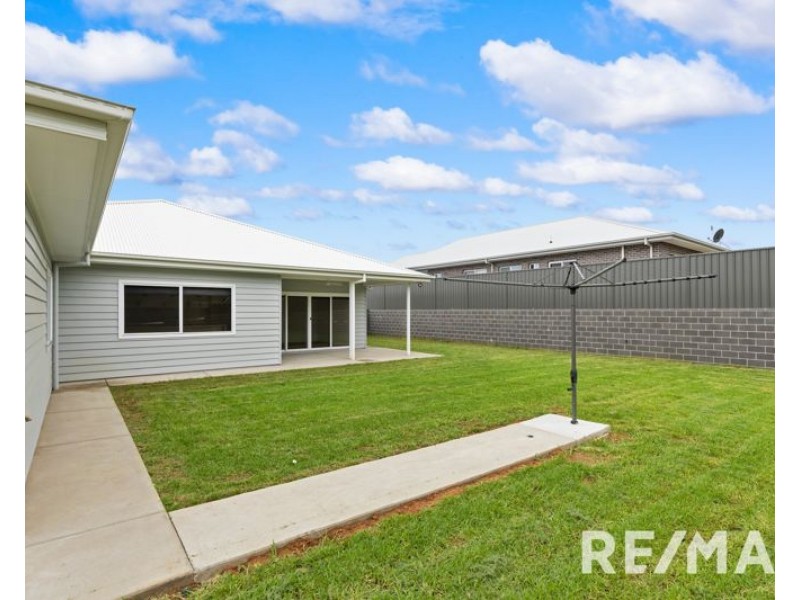 41 Hayes Crescent, Junee NSW 2663