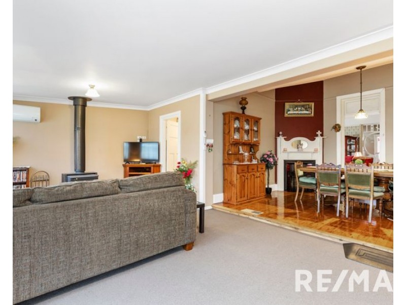 30 George Street, Junee NSW 2663