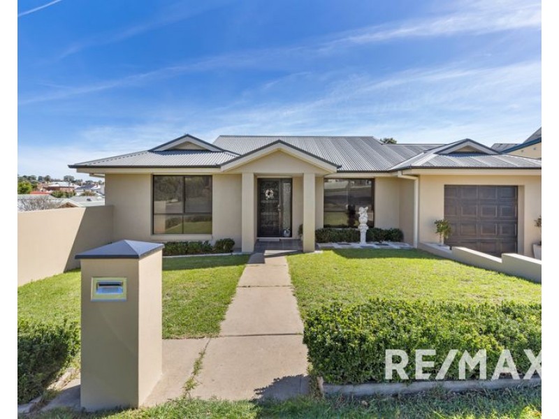 61 Commins St, Junee NSW 2663