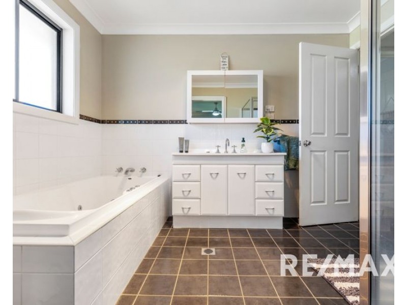 61 Commins St, Junee NSW 2663