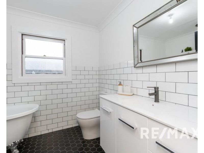 92 Hill St, Junee NSW 2663