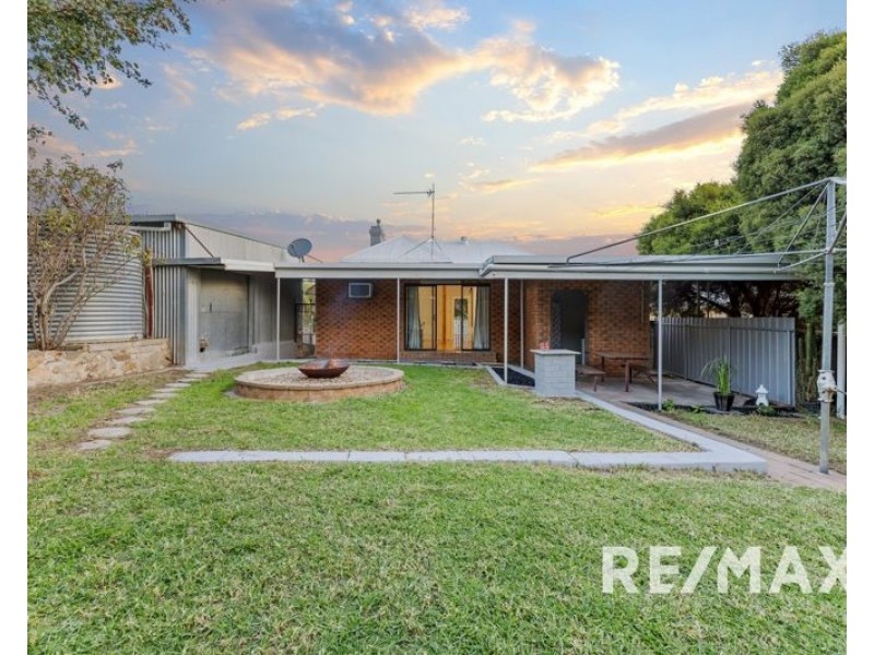 92 Hill St, Junee NSW 2663