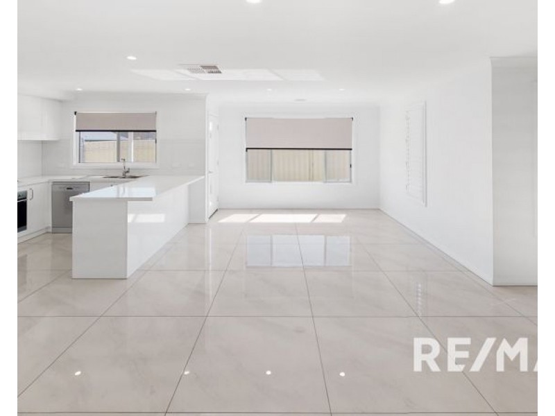 8/37 Waratah Dr, Junee NSW 2663