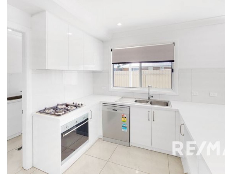 8/37 Waratah Dr, Junee NSW 2663