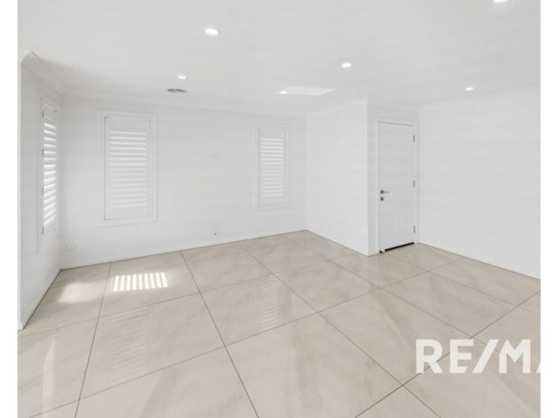 8/37 Waratah Dr, Junee NSW 2663