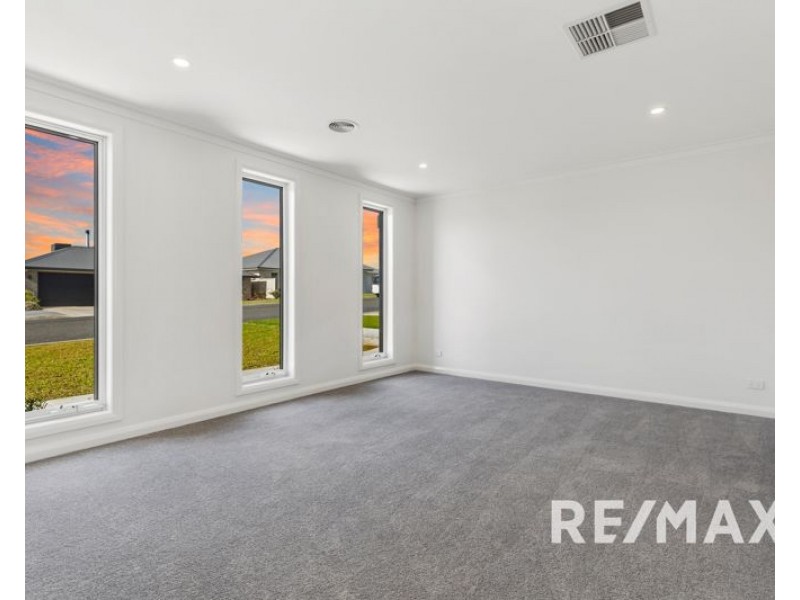 22 Hayes Crescent, Junee NSW 2663