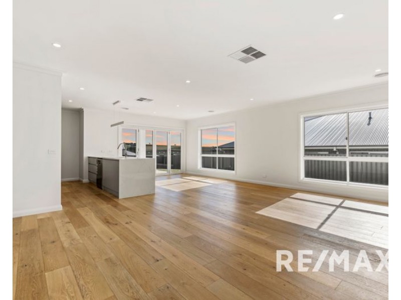 22 Hayes Crescent, Junee NSW 2663