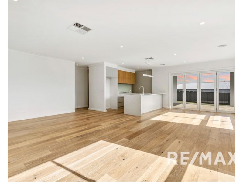 22 Hayes Crescent, Junee NSW 2663