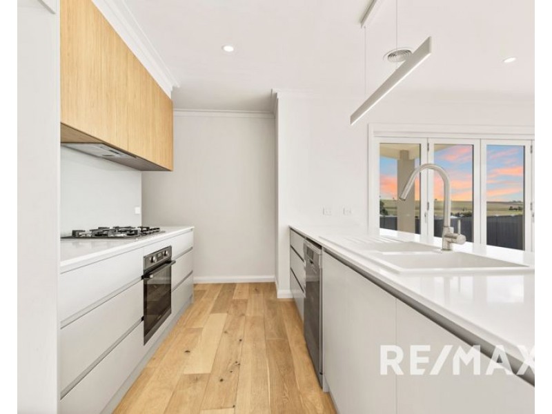 22 Hayes Crescent, Junee NSW 2663