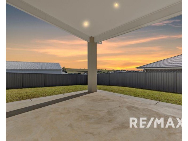 22 Hayes Crescent, Junee NSW 2663