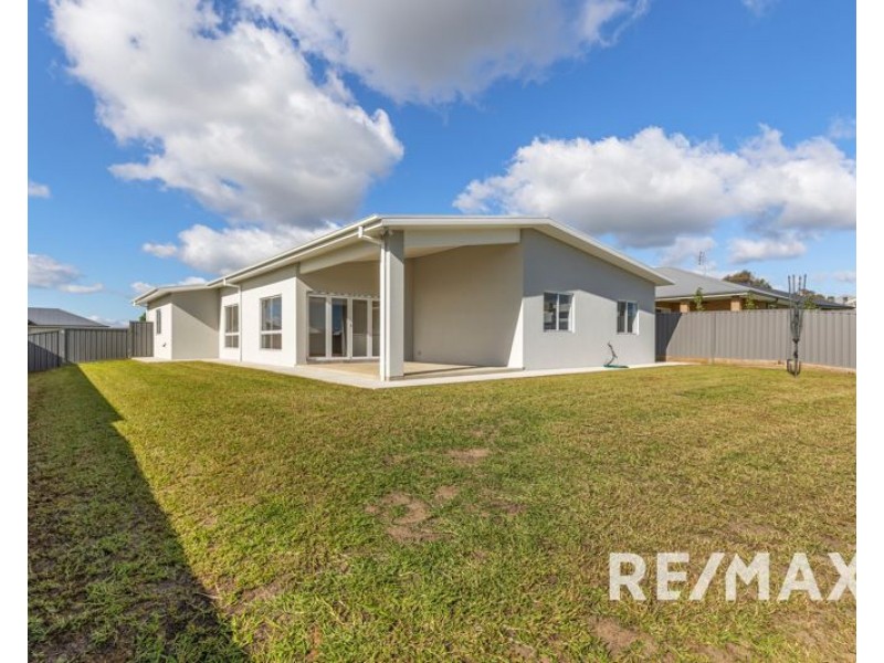 22 Hayes Crescent, Junee NSW 2663