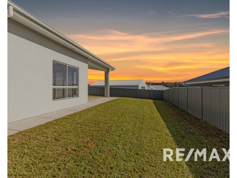 22 Hayes Crescent, Junee NSW 2663