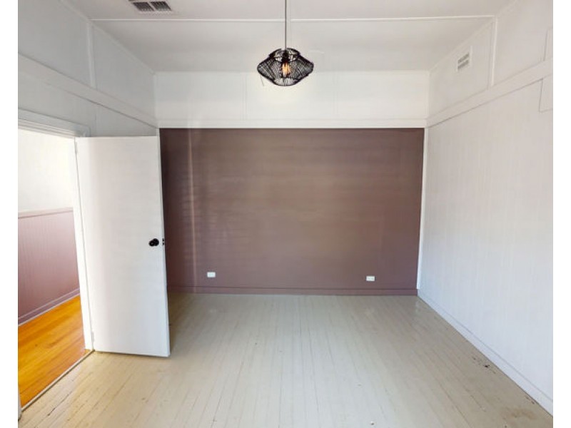 27 Commins Street, Junee NSW 2663