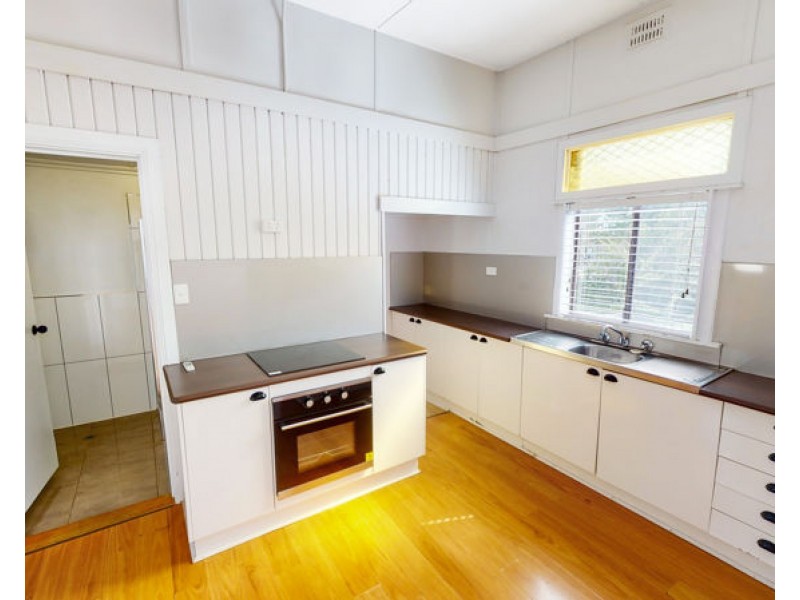 27 Commins Street, Junee NSW 2663